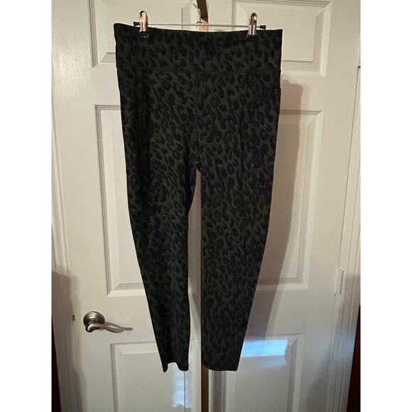Sweaty Betty London The Zero Gravity Yoga Pants, Leggings, Olive Camo, Large - Picture 5 of 9